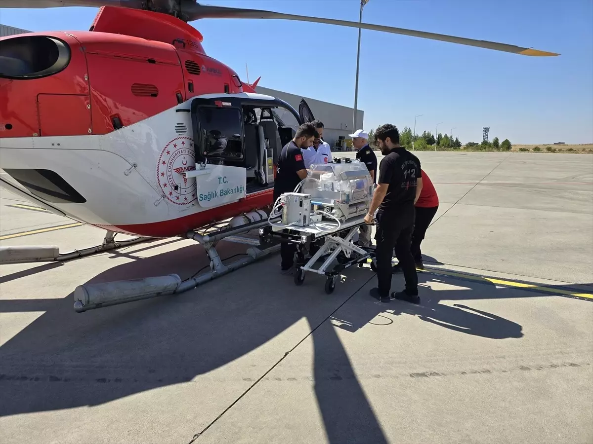 Şanlıurfa’da 3 Günlük Bebek, Ambulans Helikopterle Konya’ya Sevk Edildi