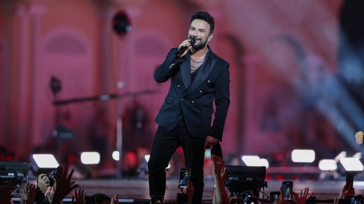 Tarkan, Ferdi Tayfur’un ‘Emmioğlu’ şarkısını seslendirdi