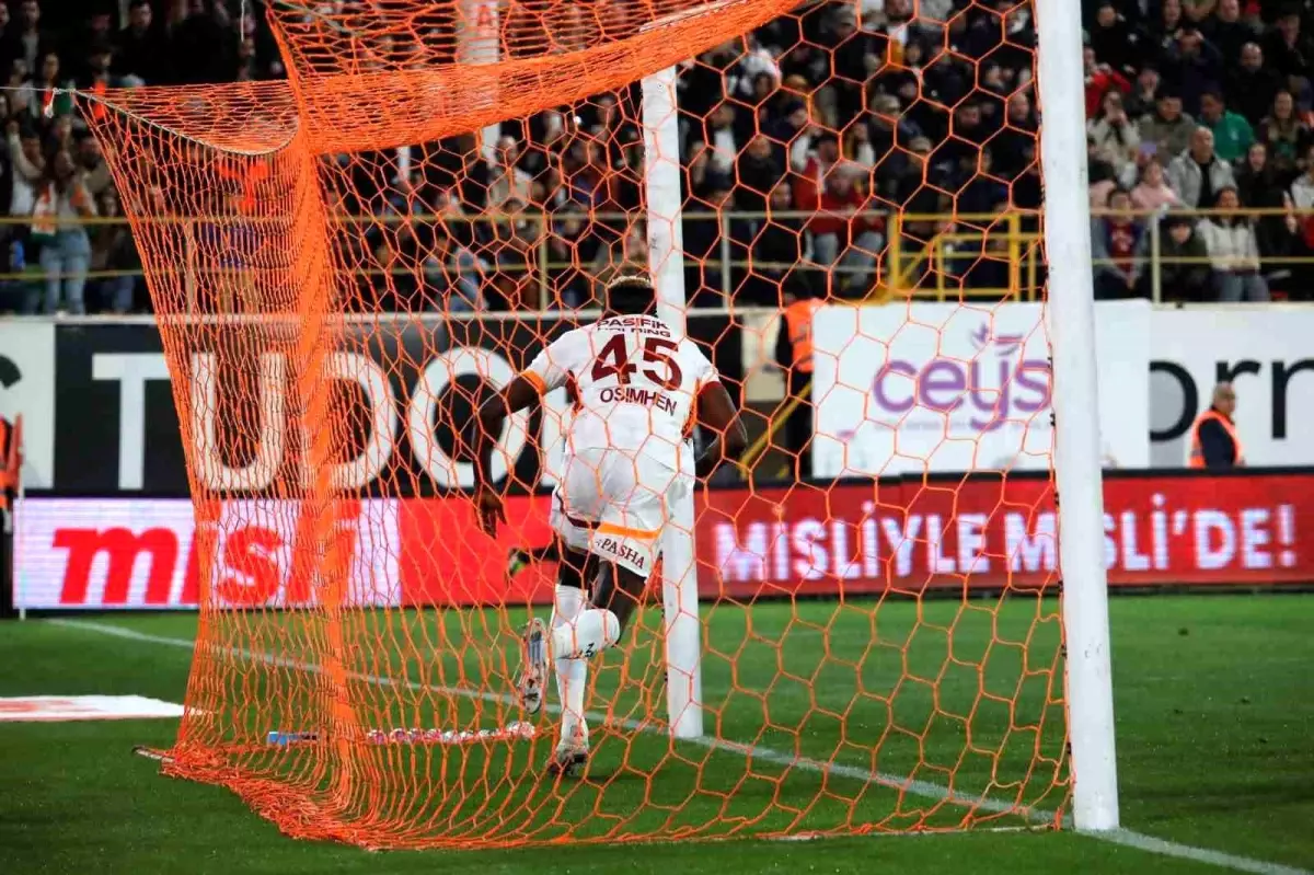 Galatasaray Deplasmanda Beraberliklere Rağmen Güçlü